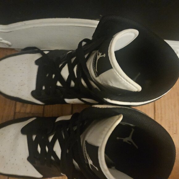 Nike Air Jordan 1 Cleats Panda Black White FJ6805-100 Football Men Size 13.5 NEW - Picture 2 of 3